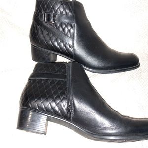 NWOT Munro Black Leather Ankle Boot Size 12